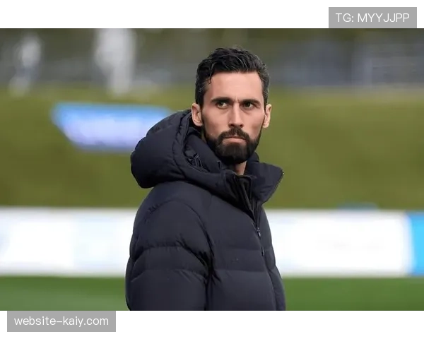 特写:皇马小将首秀破门后,跑向看台与家人相拥